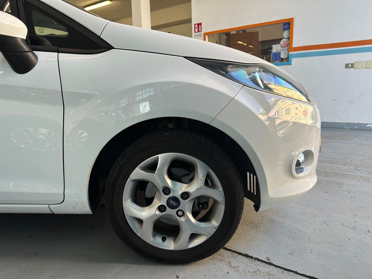 Ford Fiesta 1.2 60CV 5p. - Autonavigli