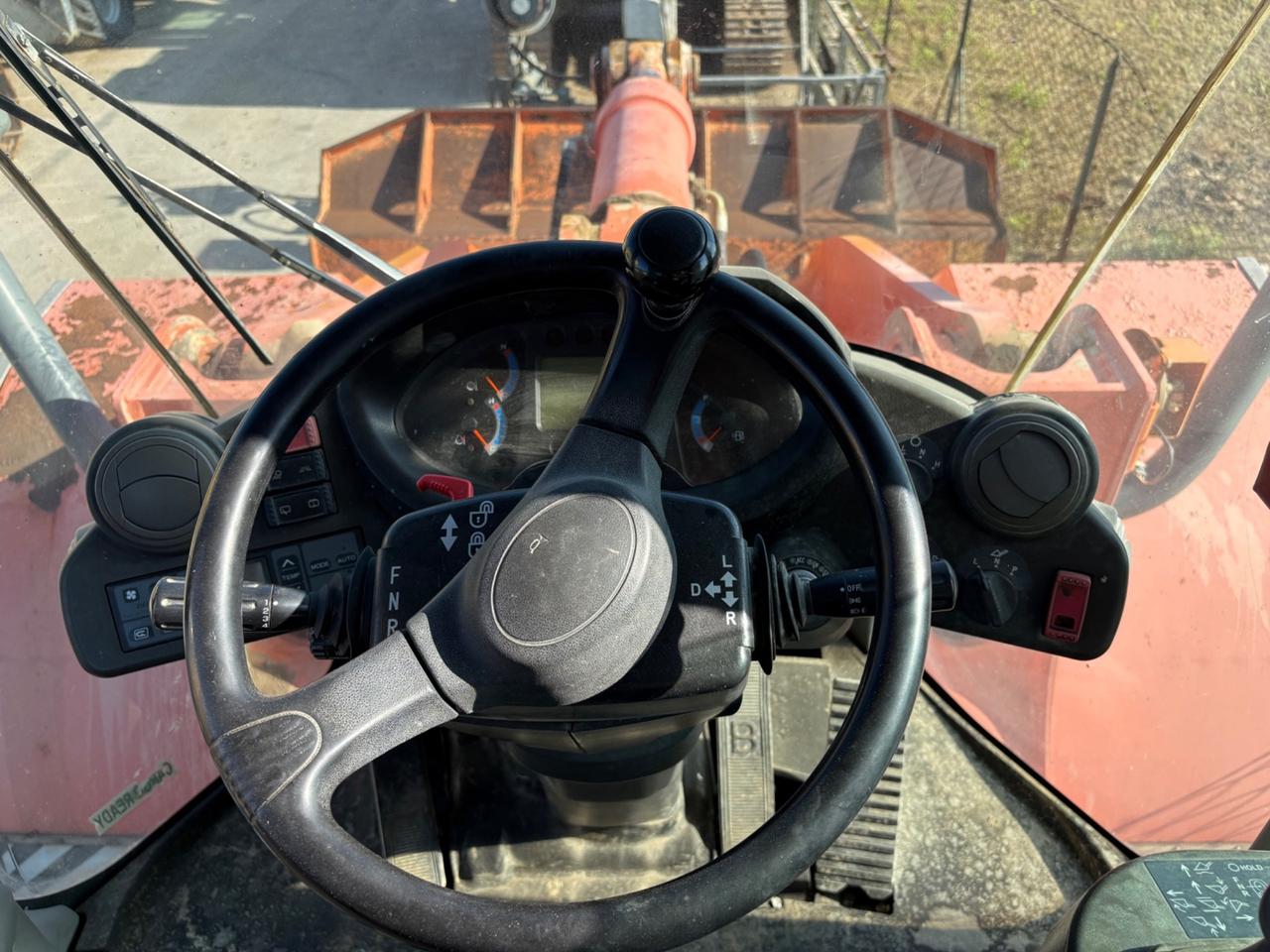 Pala gommata Hitachi ZW220