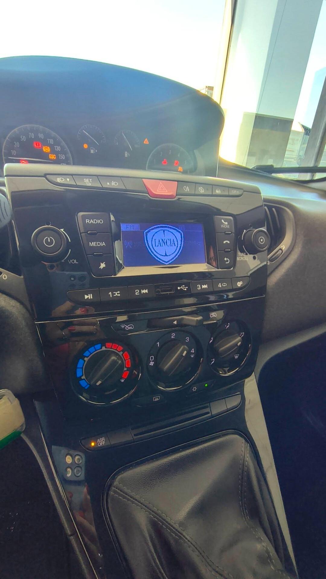 Lancia Ypsilon 1.0 FireFly 5 porte S&S Hybrid Silver Plus