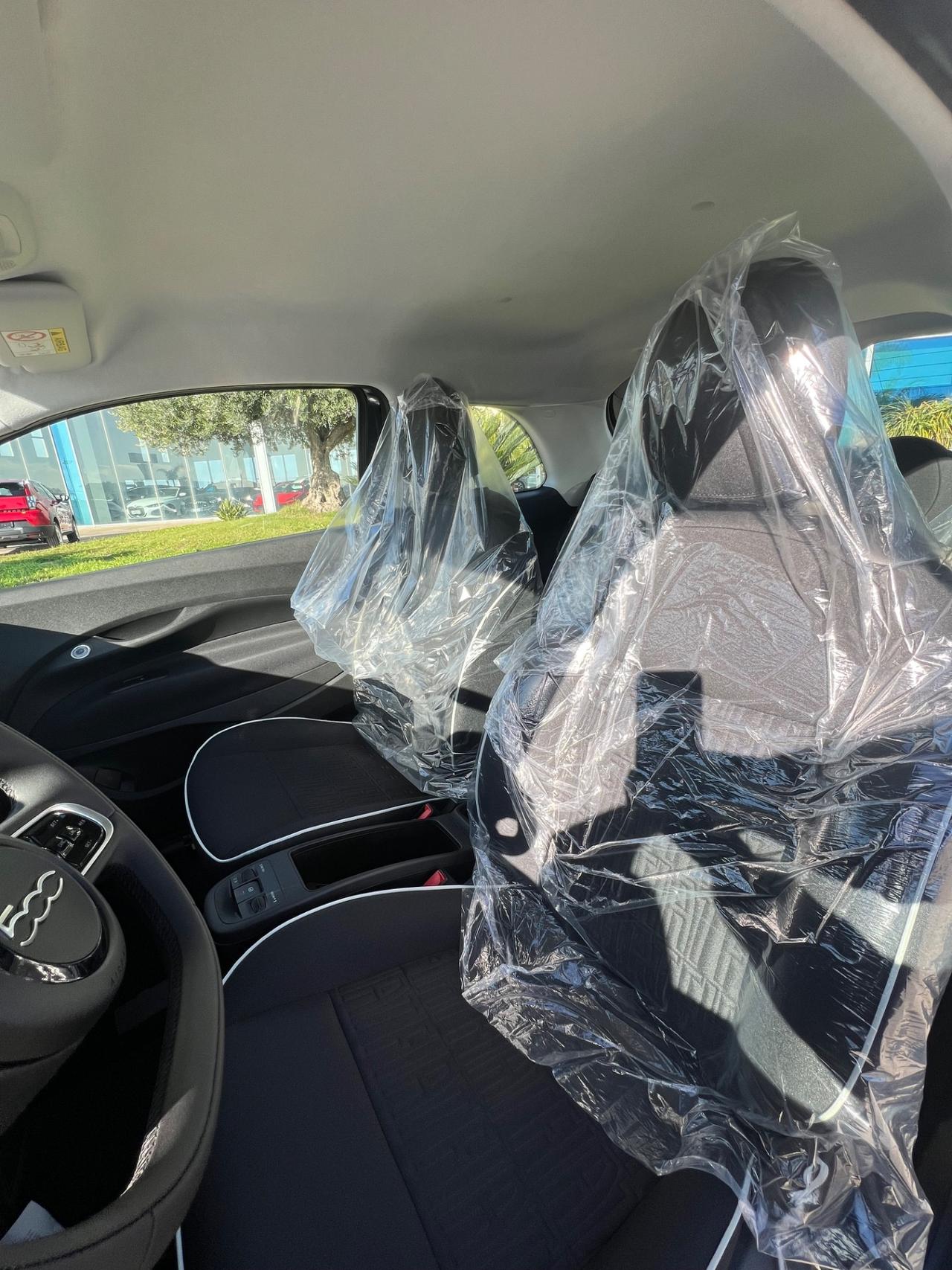 Fiat 500e Berlina 42 kWh La Prima possibilità noleggio no scoring