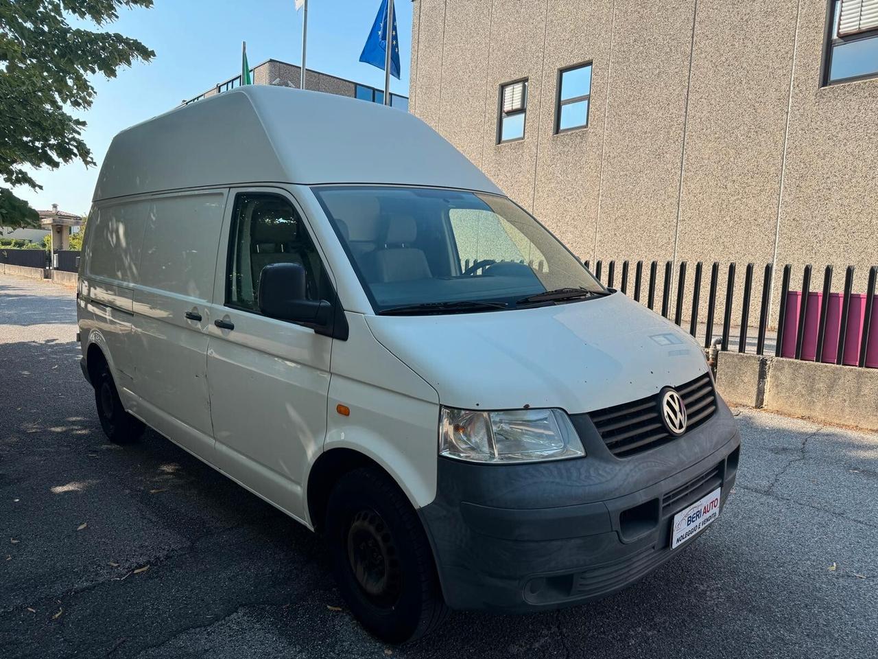 Volkswagen Transporter 4mot. Furgone adatto neopatentati
