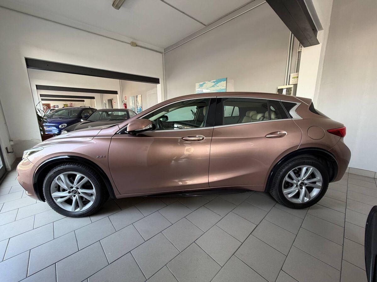 Infiniti Q30 2.2d Premium Tech Gallery White awd 170cv dct