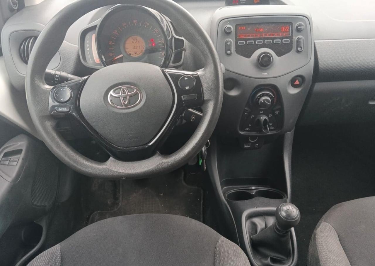 Toyota Aygo Connect 1.0 VVT-i 72 CV 5 porte x-fun
