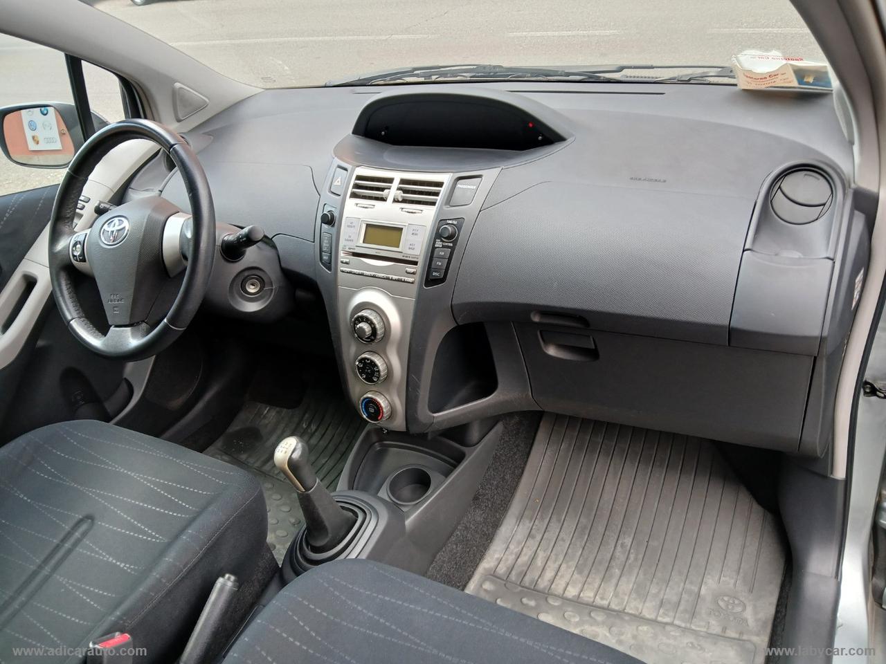 TOYOTA Yaris 1.0 3p.