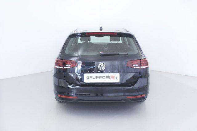 VOLKSWAGEN Passat Variant 2.0 TDI SCR EVO DSG Business Fari LED