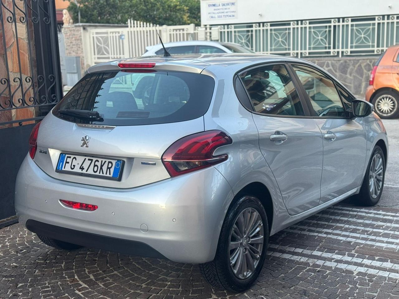 Peugeot 208 PureTech 82 5p. GPL Allure