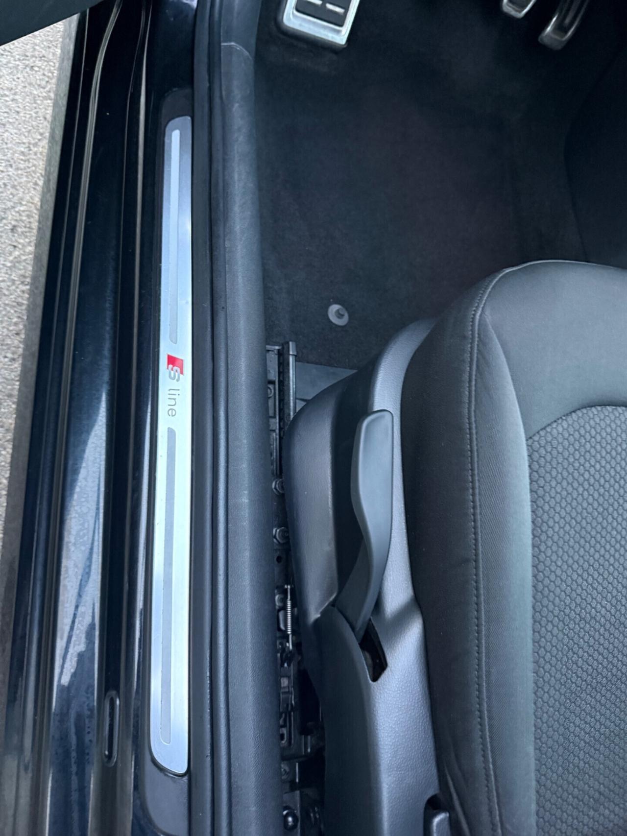 Audi A1 1.4 TDI S-Line Exterior,cerchi diamantati,Climatronic,ecc.