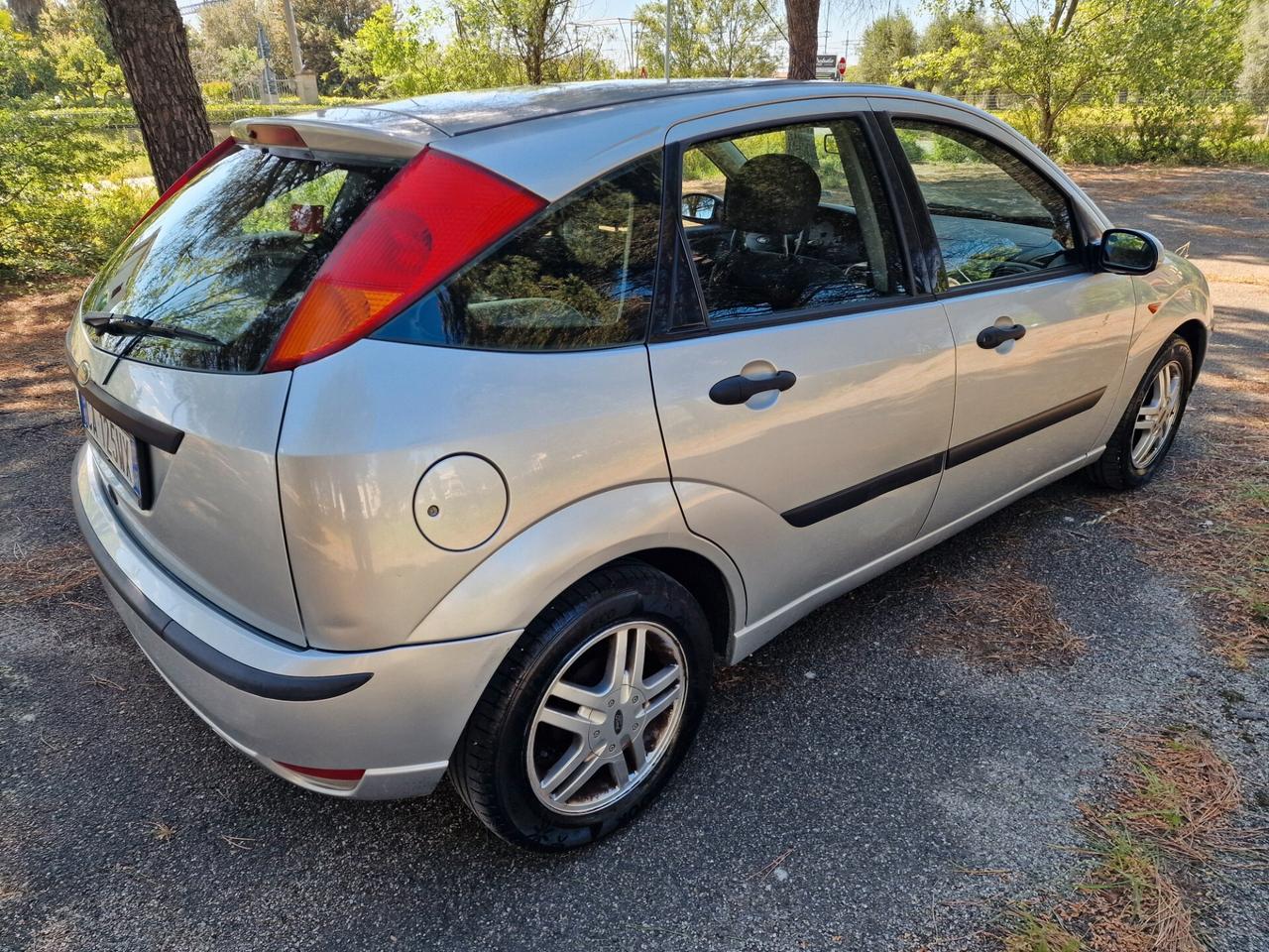 Ford Focus 1.6i 16V cat 5p. Ambiente