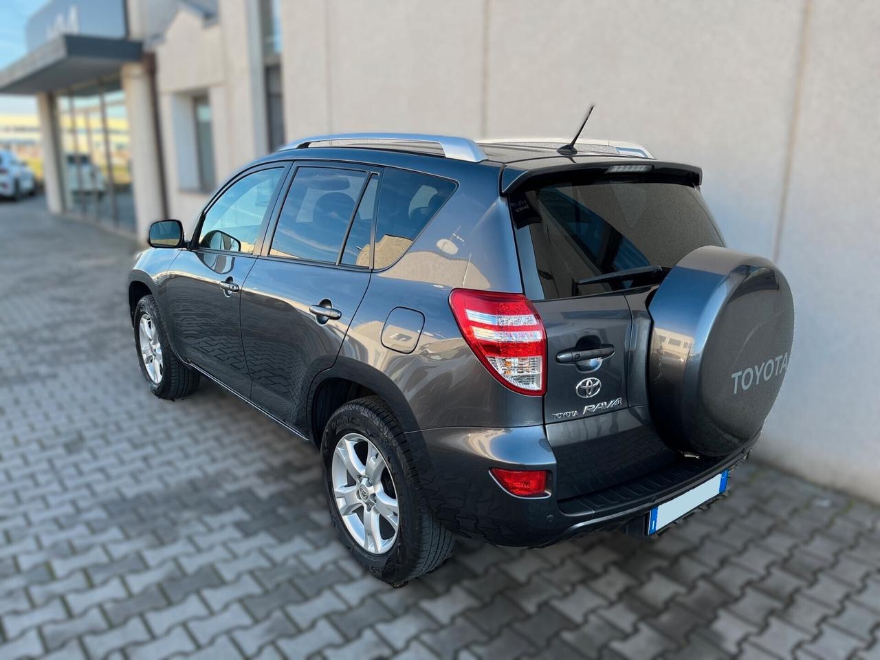 Toyota RAV 4 RAV4 2.2 D-4D 150 CV DPF Luxury (4X4 EURO 5)