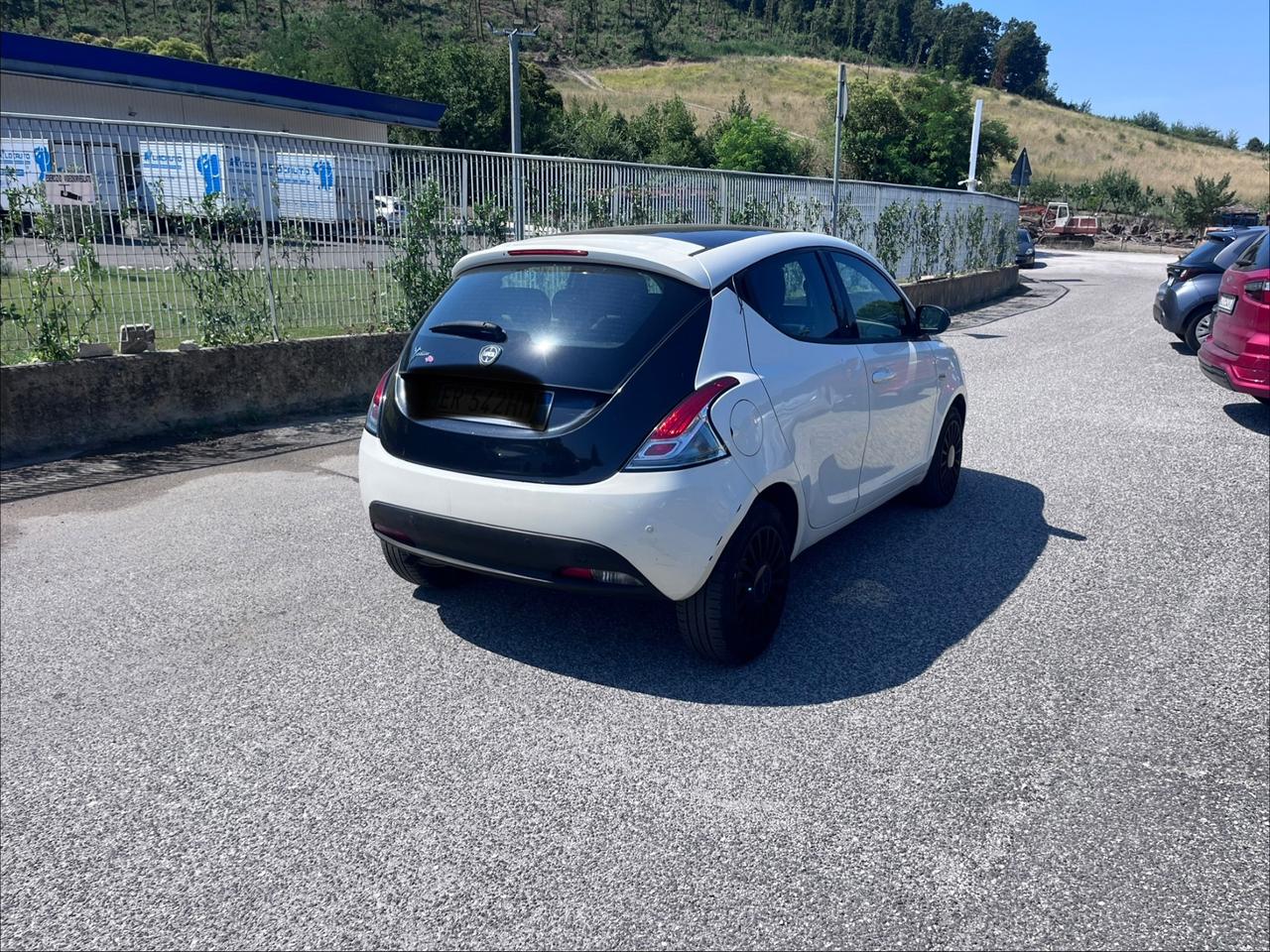 Lancia Ypsilon 1.2 69 CV 5 porte S&S Silver