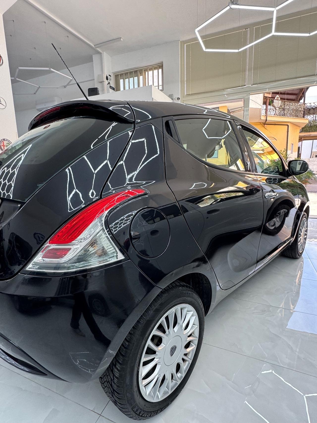 Lancia Ypsilon 1.2 69 CV 5 porte Platinum