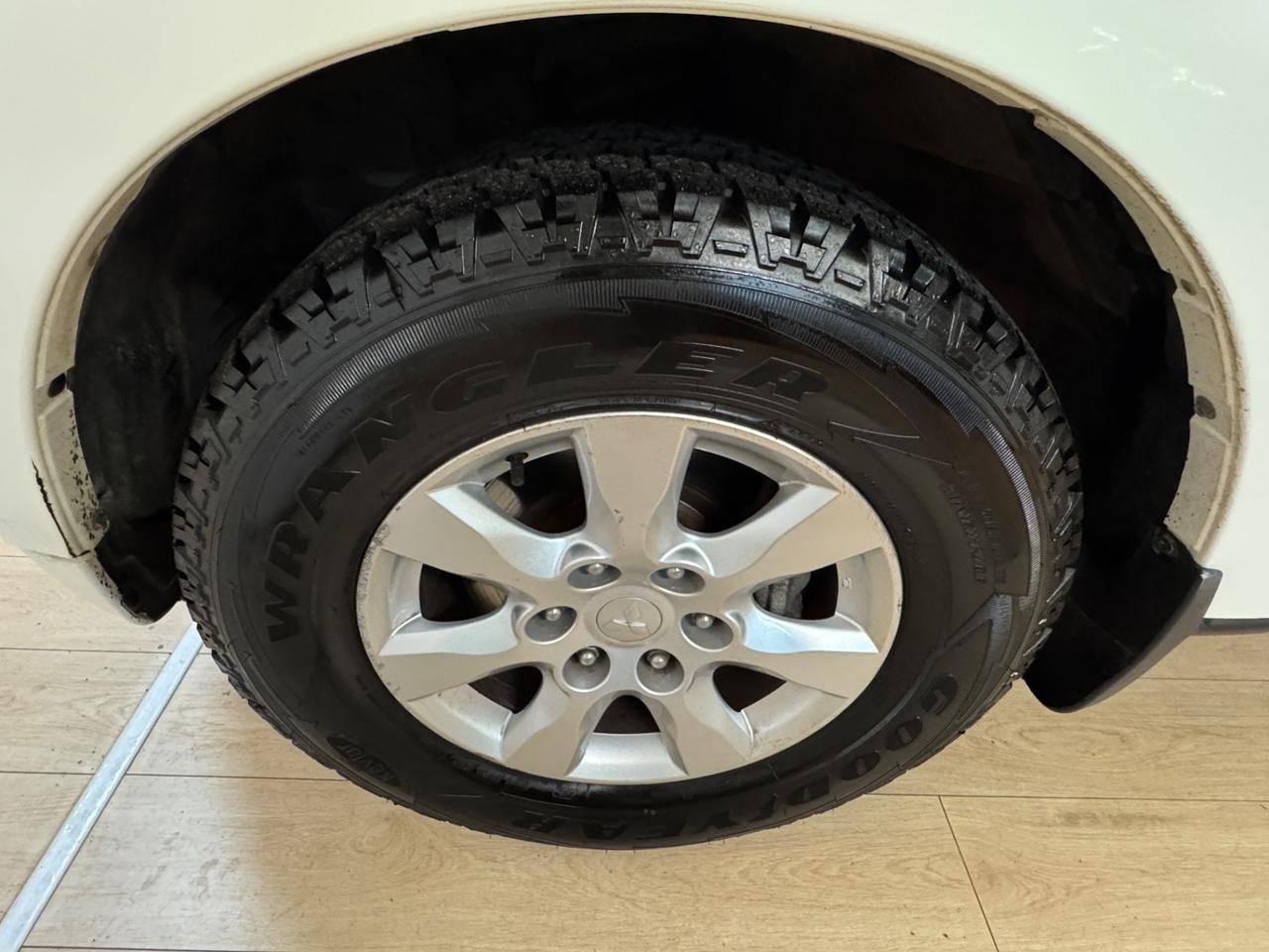 Mitsubishi Pajero 3.2 DI-D 16V aut. 5p. Instyle DPF 7Posti Gancio 4x4