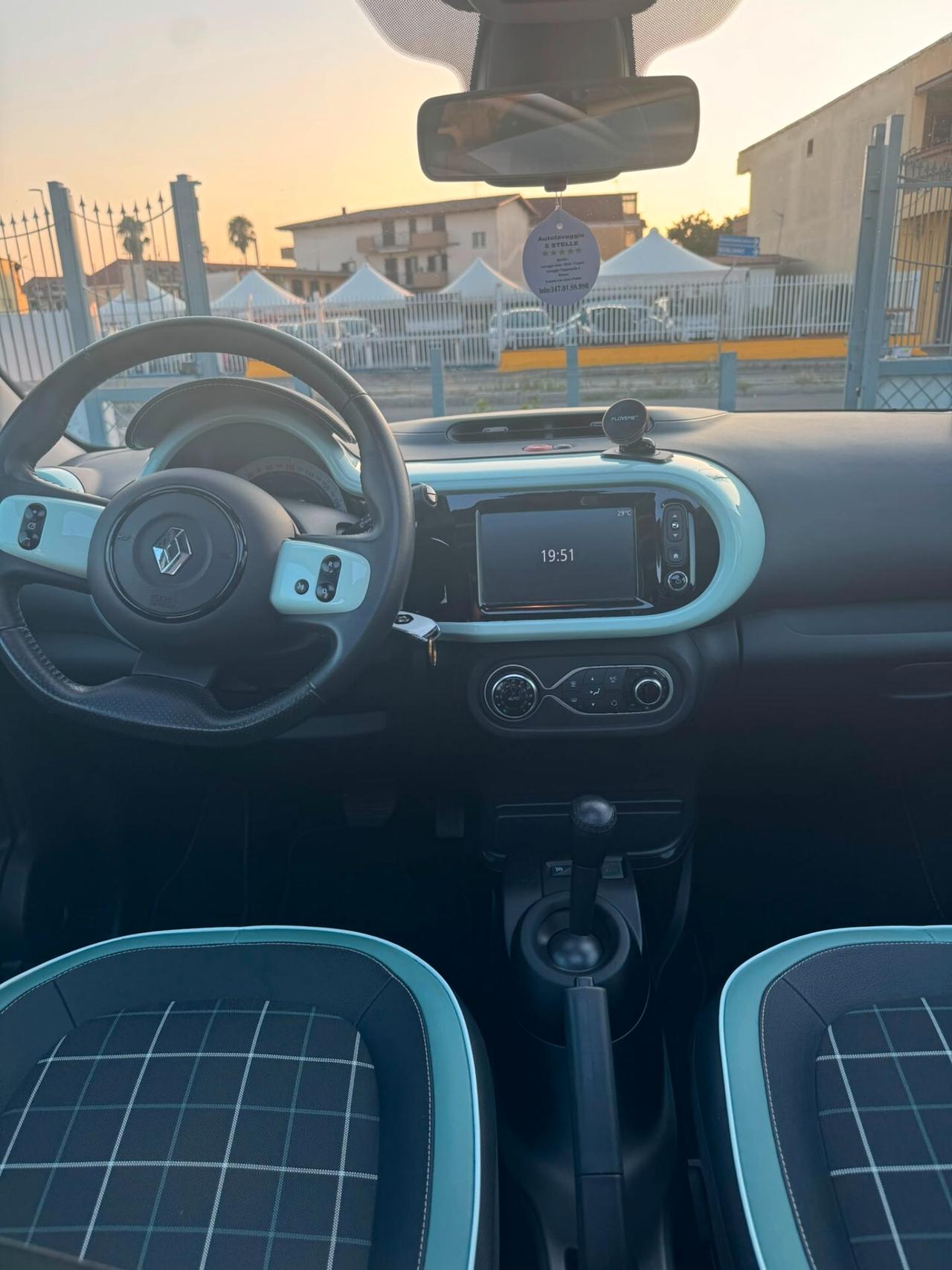 Renault Twingo SCe EDC La Parisienne