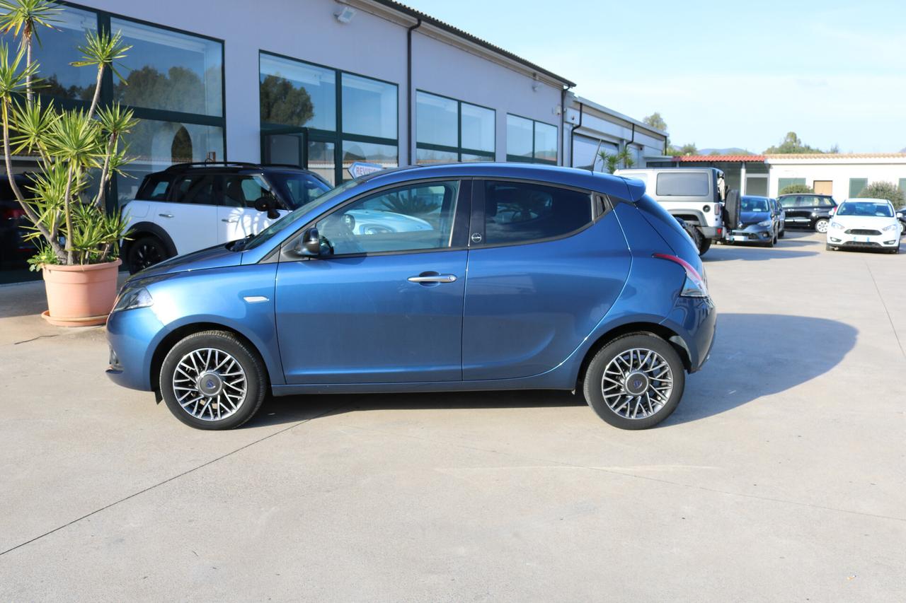 Lancia Ypsilon 1.0 FireFly 5 porte S&S Hybrid Ecochic Gold