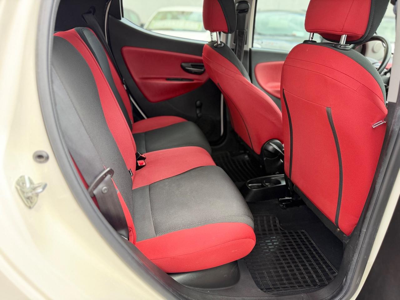 Lancia Ypsilon 0.9 TwinAir 85 CV 5 porte Metano Ecochic Silver