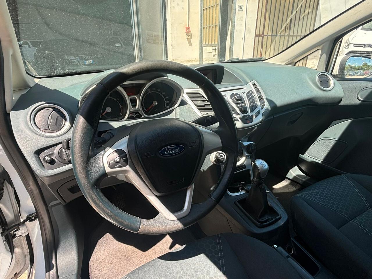 Ford fiesta benzina 1.4 tenuta bene