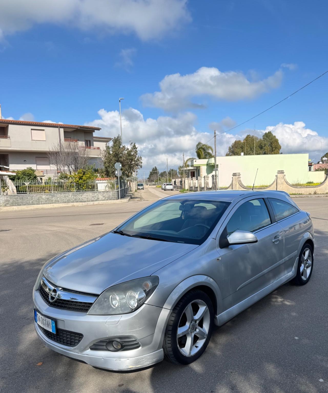 OPEL ASTRA GTC 2008