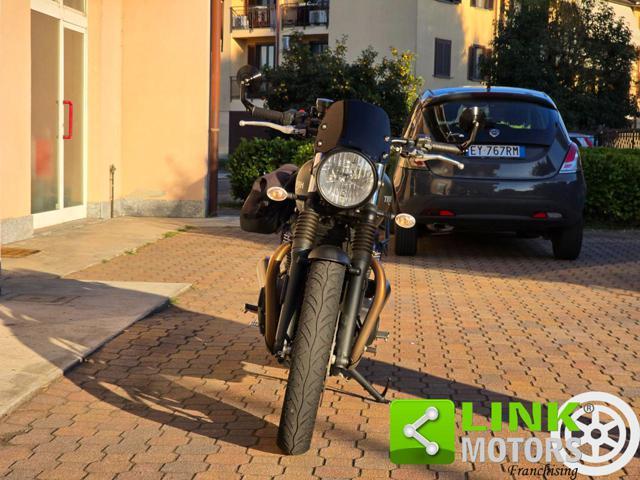 TRIUMPH Street Twin 900