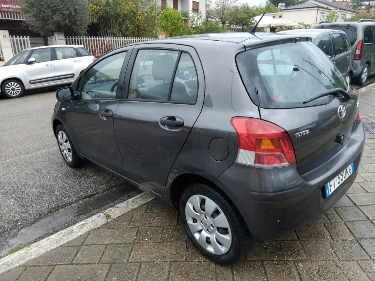 Toyota Yaris 1.0 5 porte Luxury pack