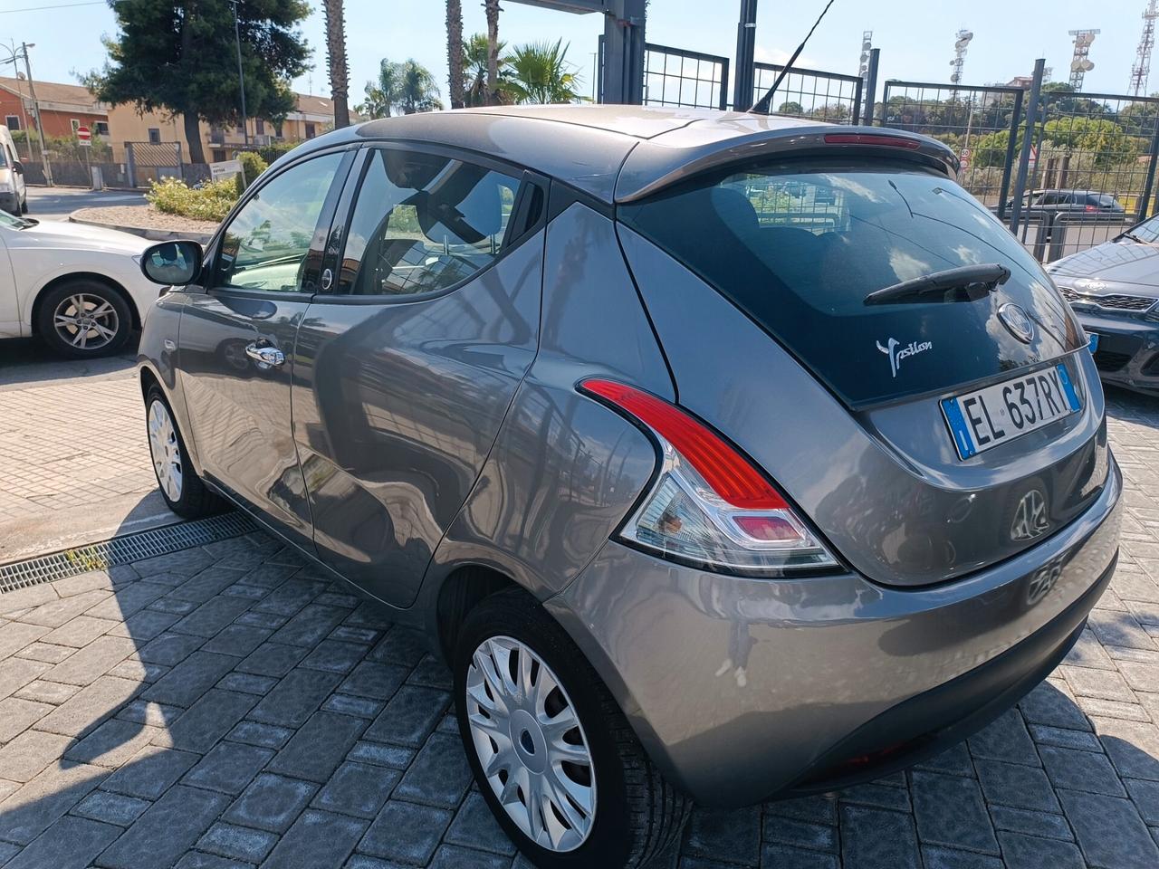 Lancia Ypsilon 1.2 69 CV 5 GPL Ecochic Silver