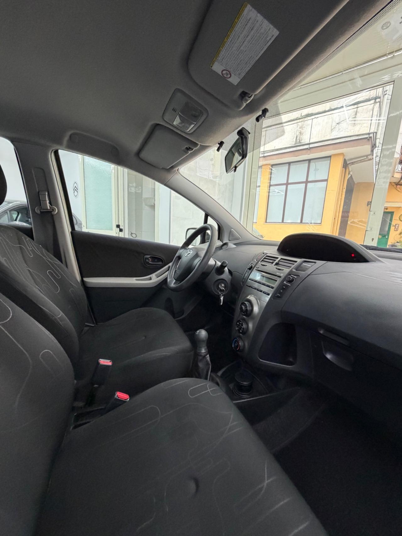 Toyota Yaris 1.0 5 porte