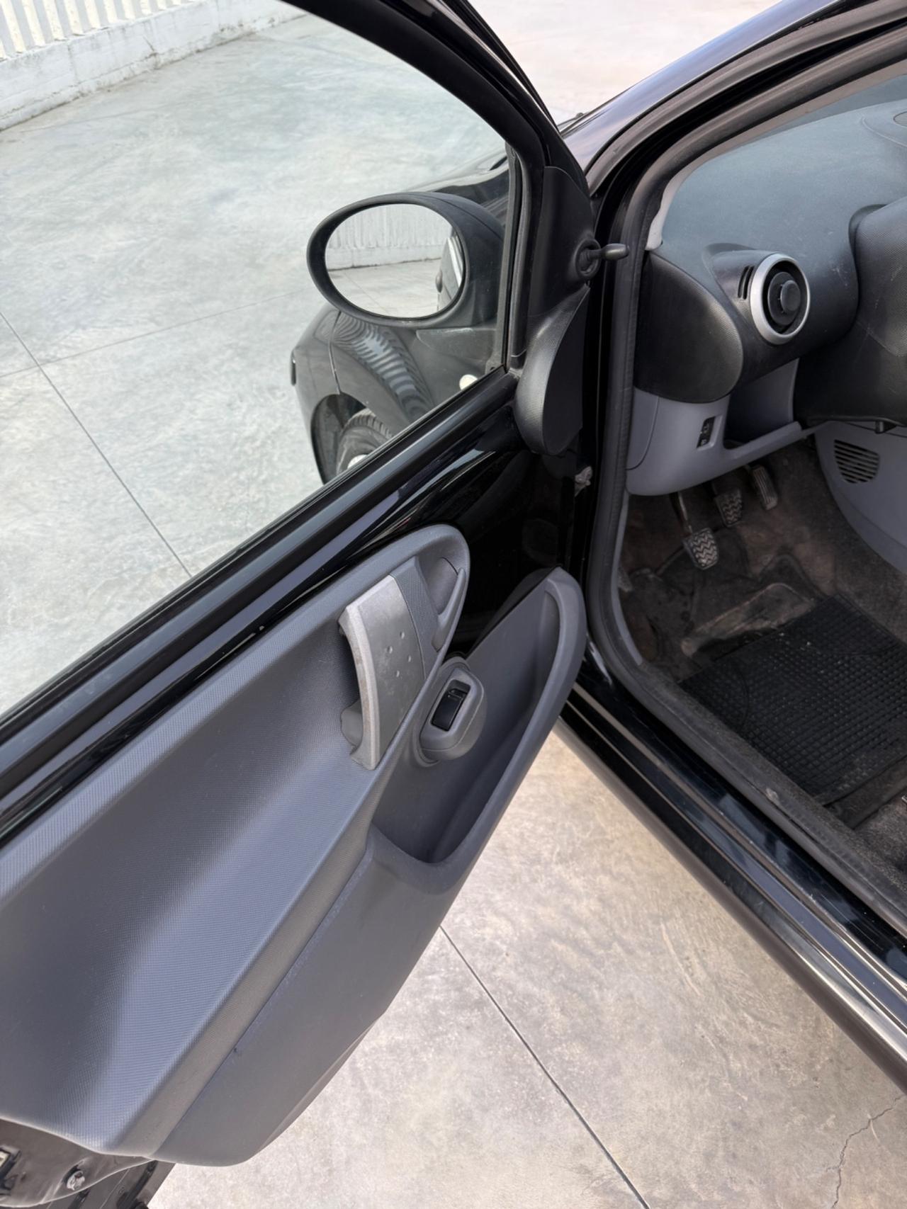 Toyota Aygo 1.0 12V VVT-i 5 porte Sol