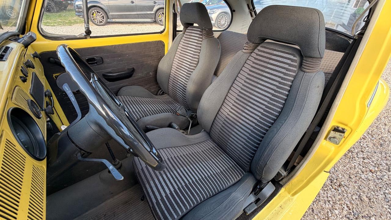 Volkswagen Maggiolino GIALLO
