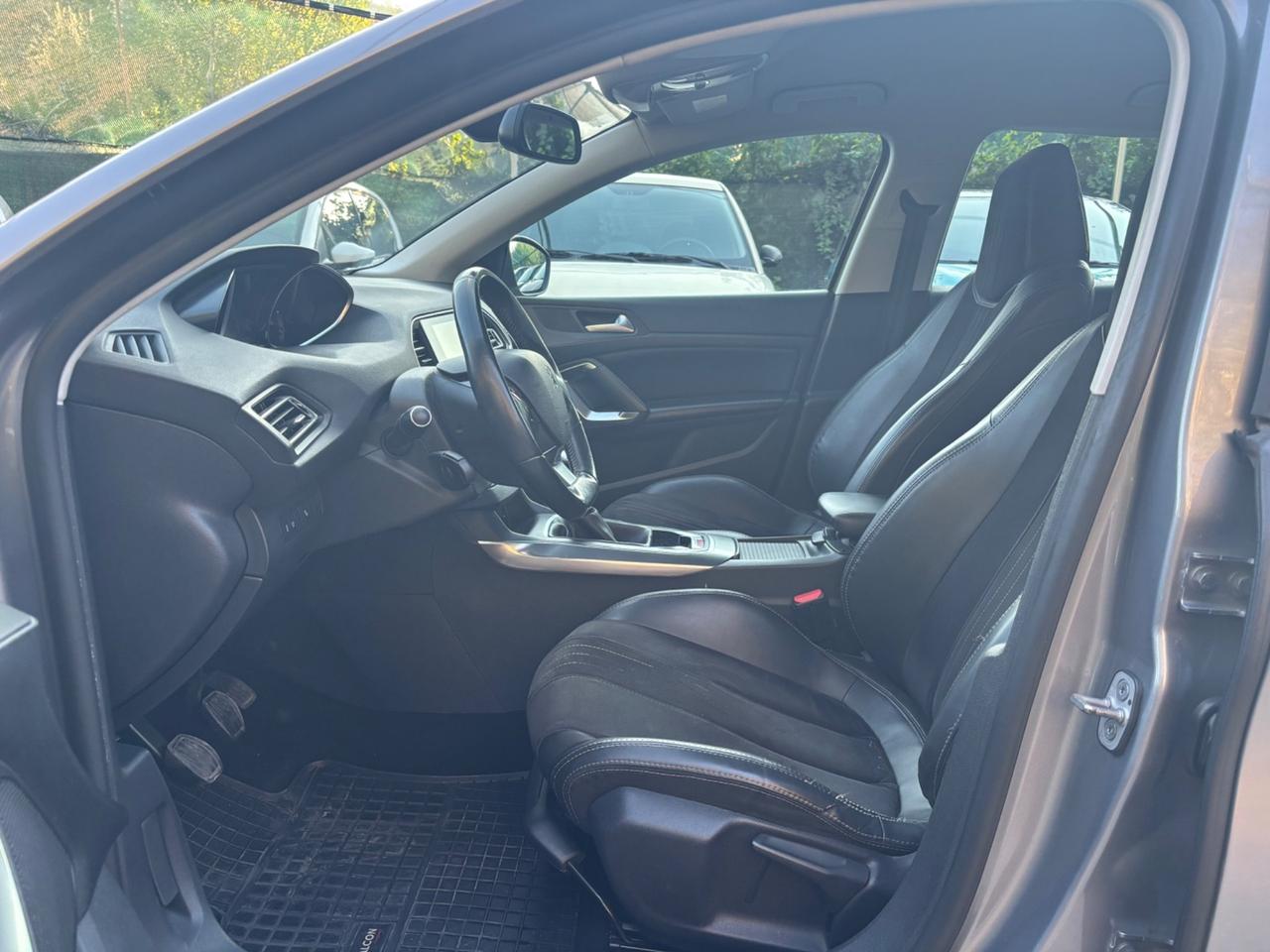 Peugeot 308 1.6 HDi 115 CV 5 porte Allure