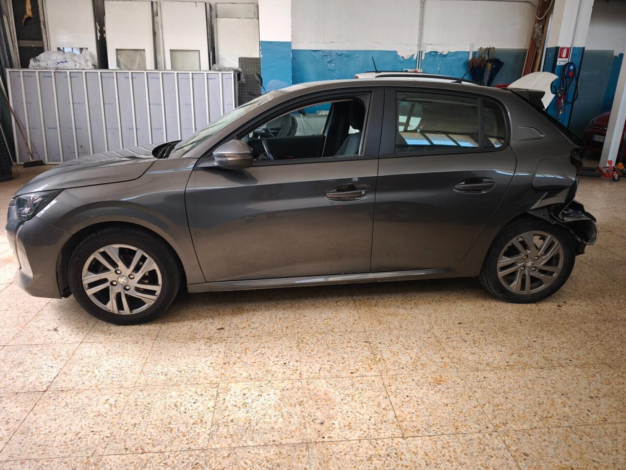 Peugeot 208 PURE TECH INCIDENTATA