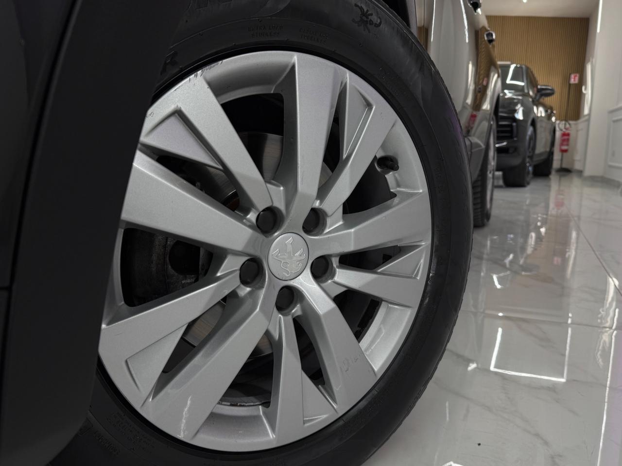 Peugeot 3008 BlueHDi 130 EAT8 Allure