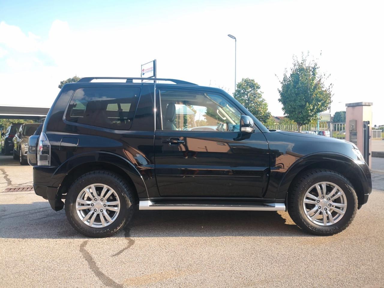 Mitsubishi Pajero 3.2 DI-D 16V aut. 3p. ***TETTO***TELECAMERA***PELLE***NAVI***
