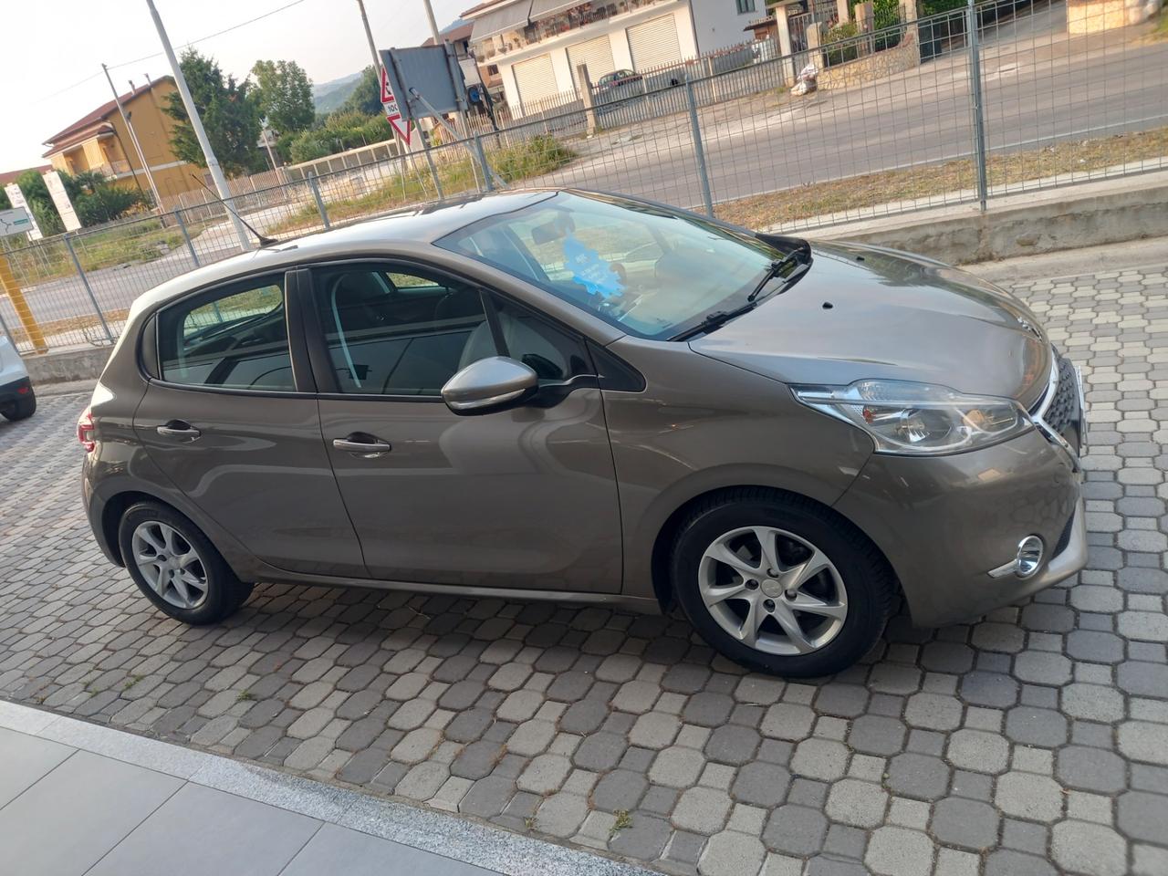 PEUGEOT 208 1.4 HDi 68 CV - 5 PORTE ALLURE * OK NEOPATENTATI *