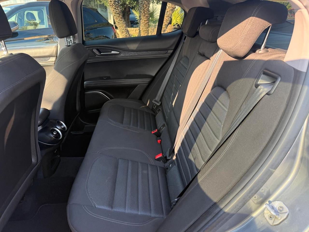 Alfa Stelvio 2.2 160 CV AT8 RWD Super + Palette