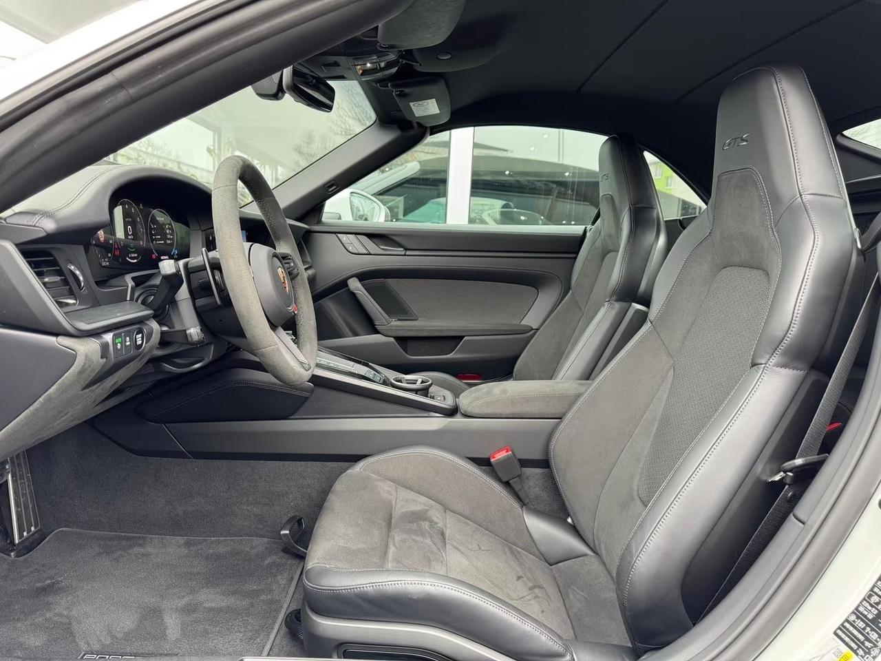 Porsche 911 Carrera GTS Cabriolet possibilità noleggio no scoring