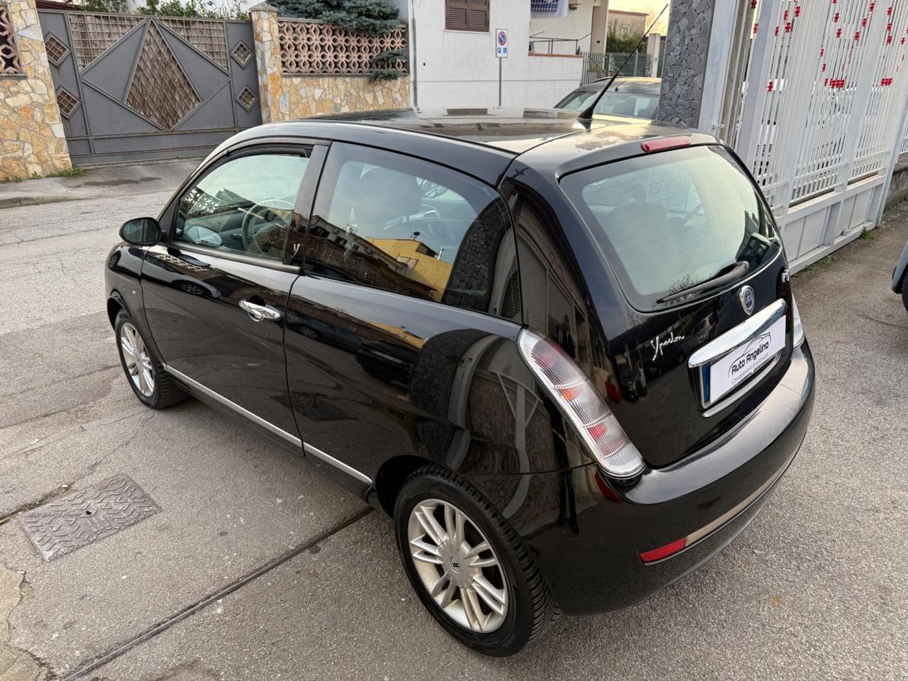 Lancia Ypsilon 1.3 MJT 75 CV Oro