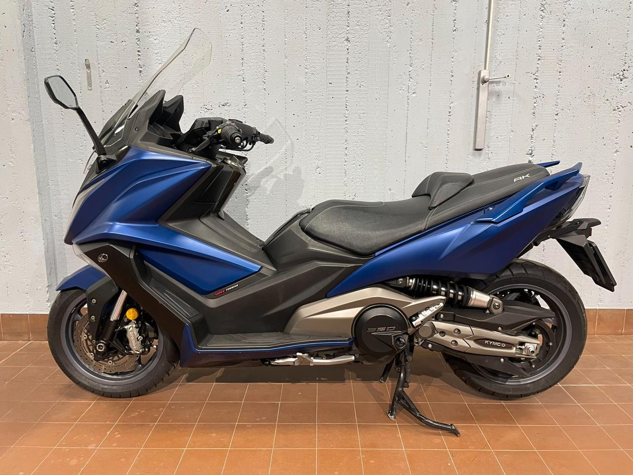 KYMCO AK 550