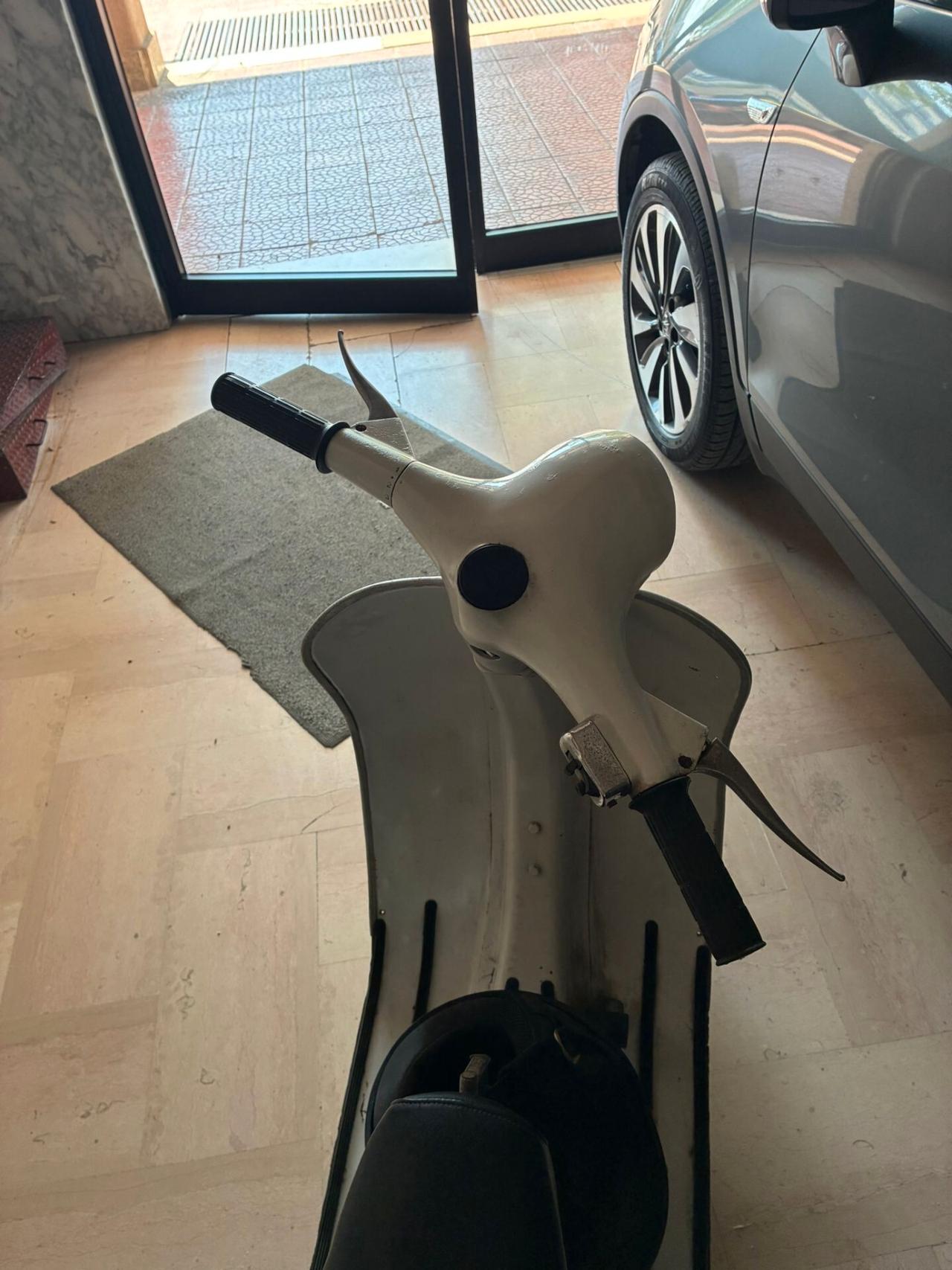 Piaggio Vespa 50 Special faro tondo -1964