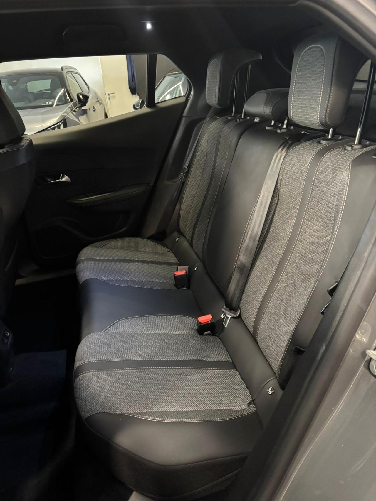 Peugeot 2008 1.2 PureTech 100 S&S Allure