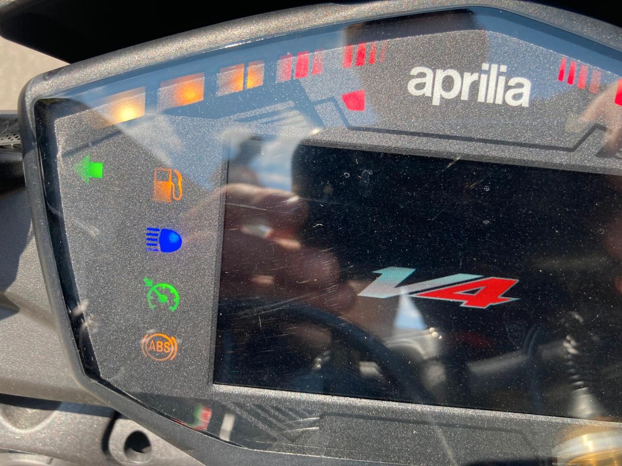 Aprilia Tuono V4 1100 factory accessoriata sospensioni elettroniche