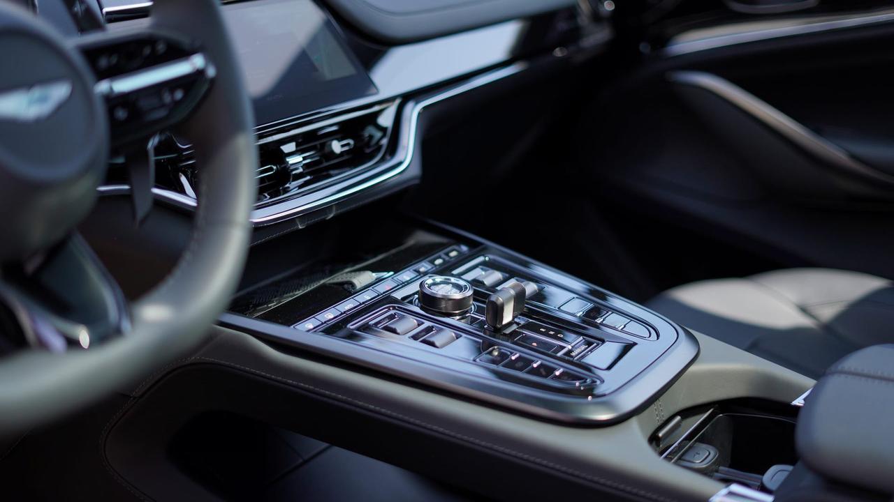 ASTON MARTIN DBX707 4.0