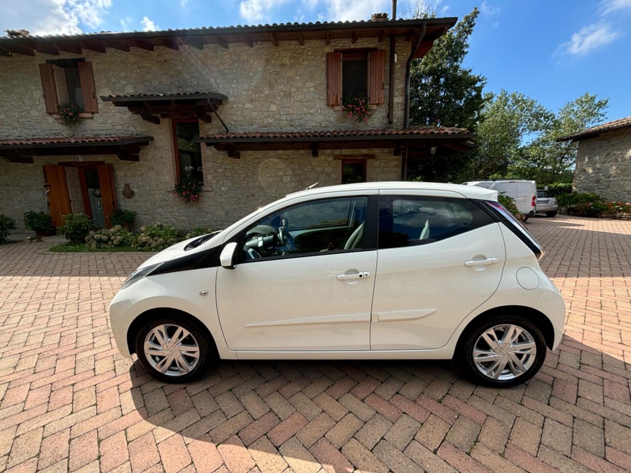 Toyota Aygo 1.0 VVT-i 69 CV 5 porte OK NEOPATENTATI