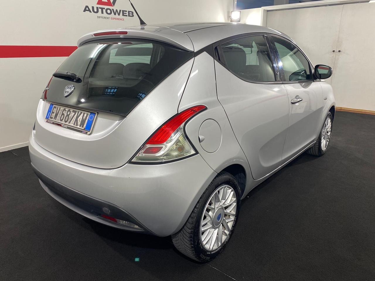Lancia Ypsilon 1.2 69 CV *NEOPATENTATI*