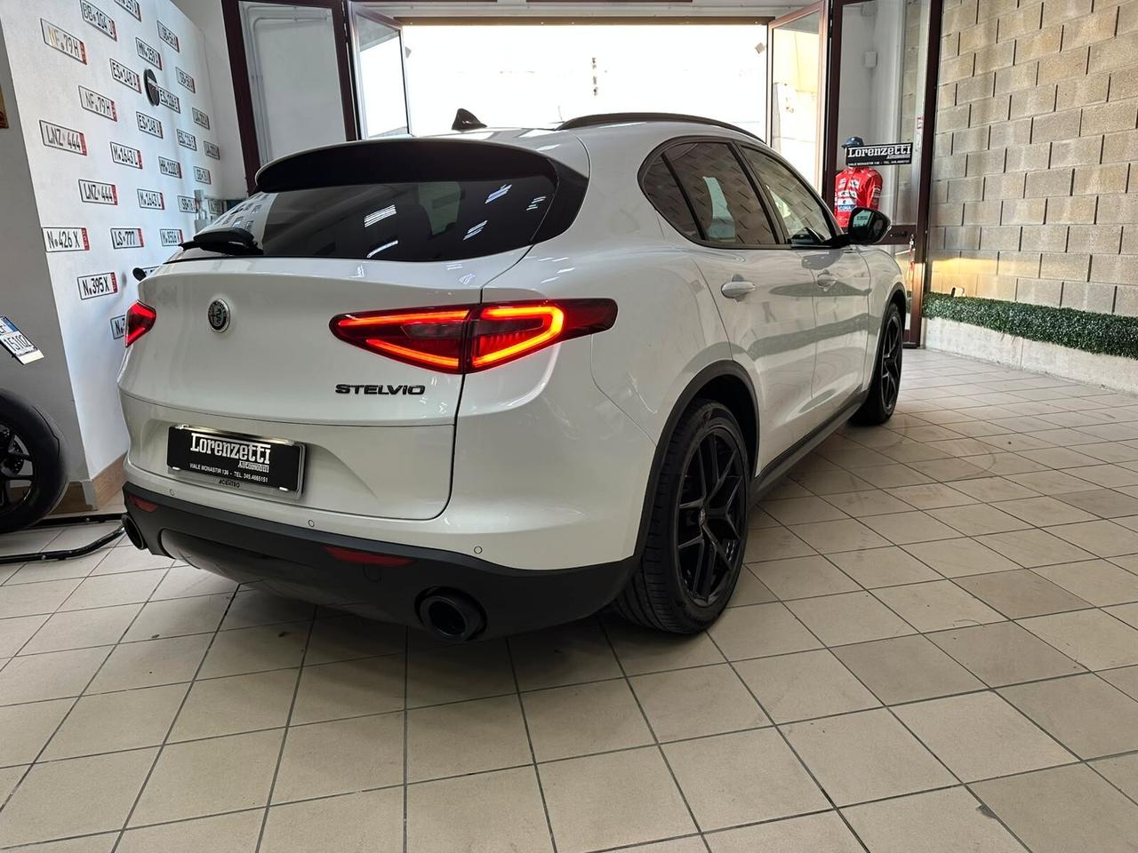 Alfa Romeo Stelvio 2.2 Turbodiesel 190 CV AT8 RWD B-Tech
