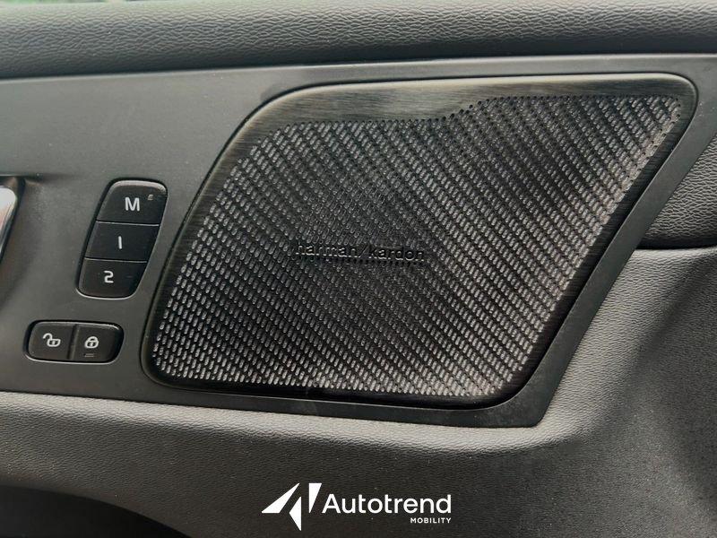 Volvo XC60 B5 235+14 CV AWD Automatica Mild Hybrid Ultimate Dark