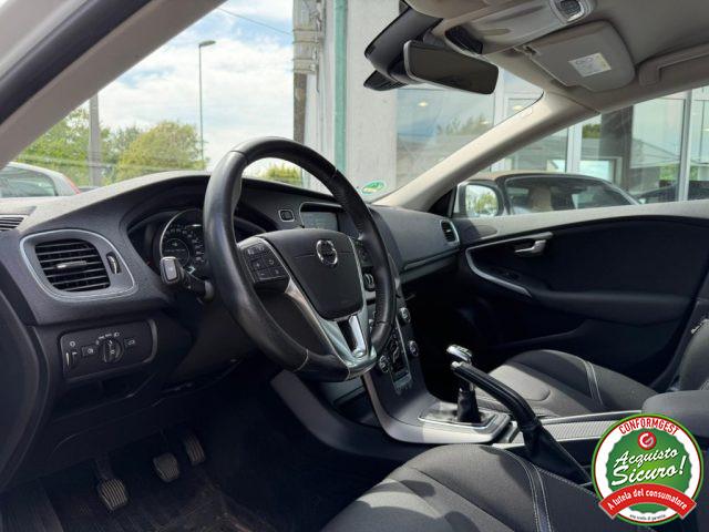 VOLVO V40 D2 Momentum Navi Led