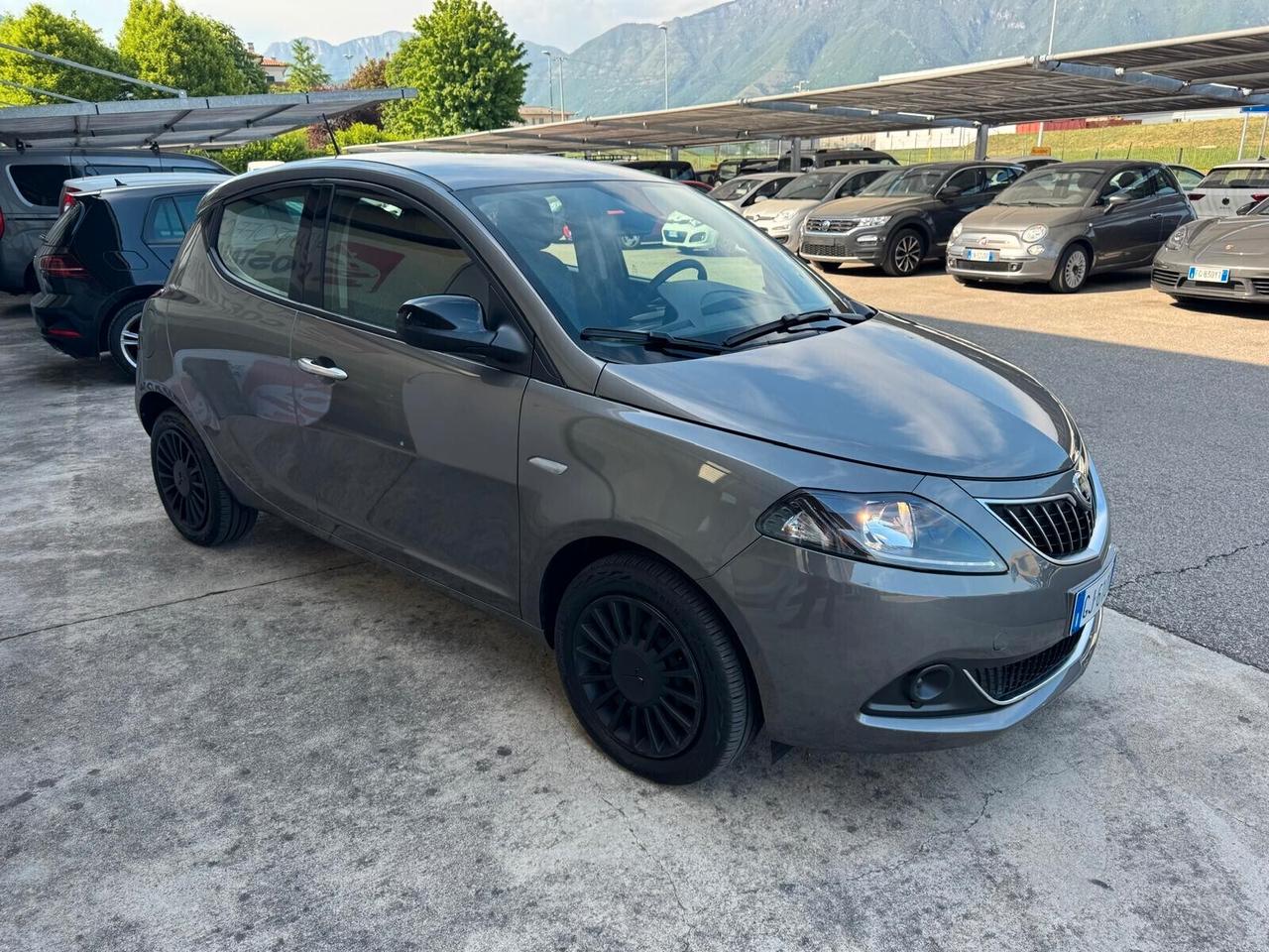 Lancia Ypsilon 1.0 FireFly 5 porte S&S Hybrid Ecochic Silver