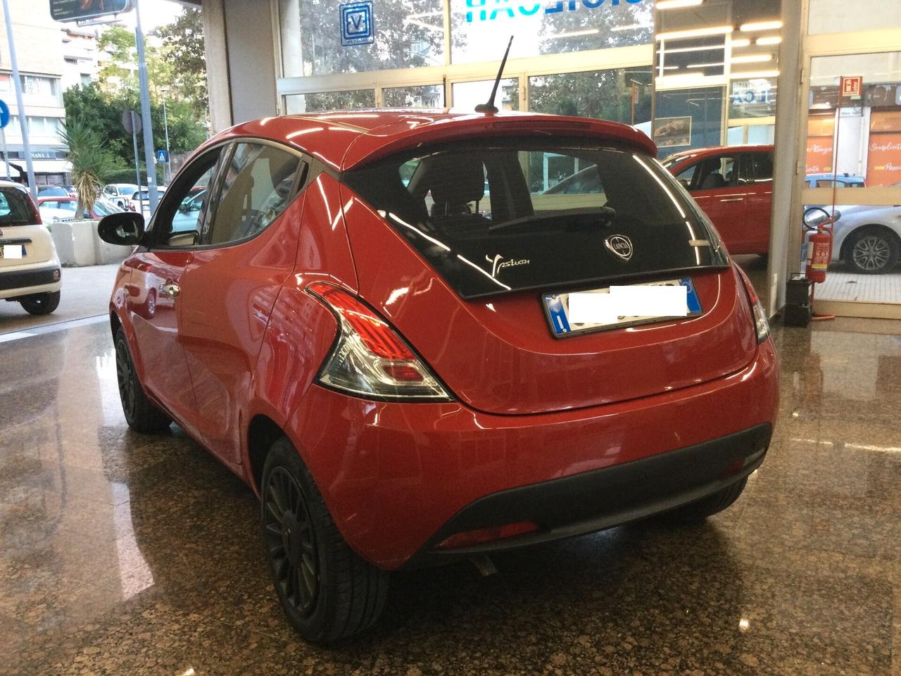 Lancia Ypsilon 1.0 FireFly 5 porte S&S Hybrid Ecochic Silver