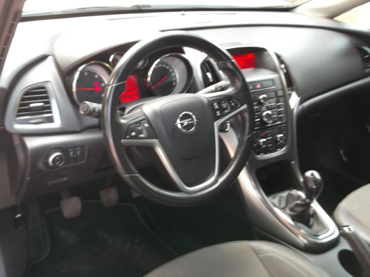 Opel Astra 1.7 CDTI Berlina Neop. 2011