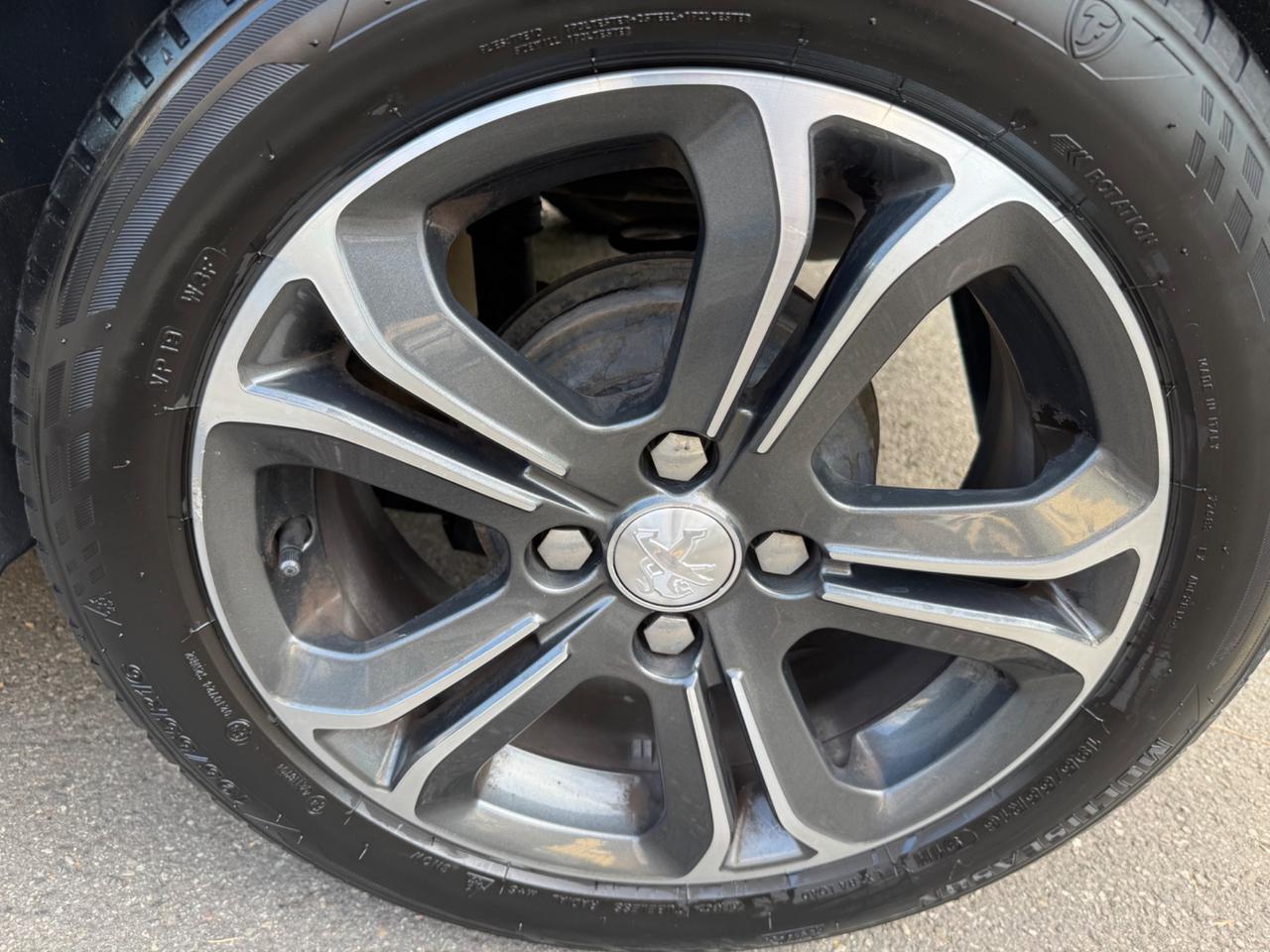 Peugeot 208 1.4 HDi 68 CV 5 p Allure garanzia 12 mesi