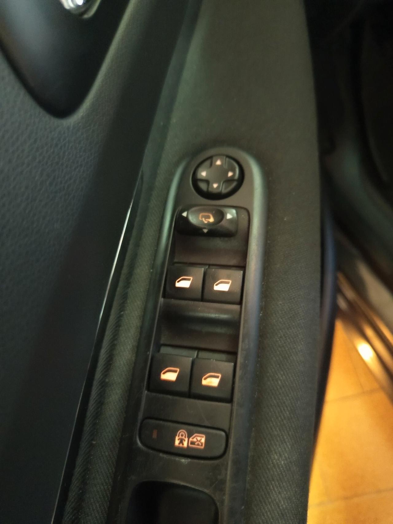 Peugeot 5008 1.6 diesel, 7 posti, 163 Mila chilometri